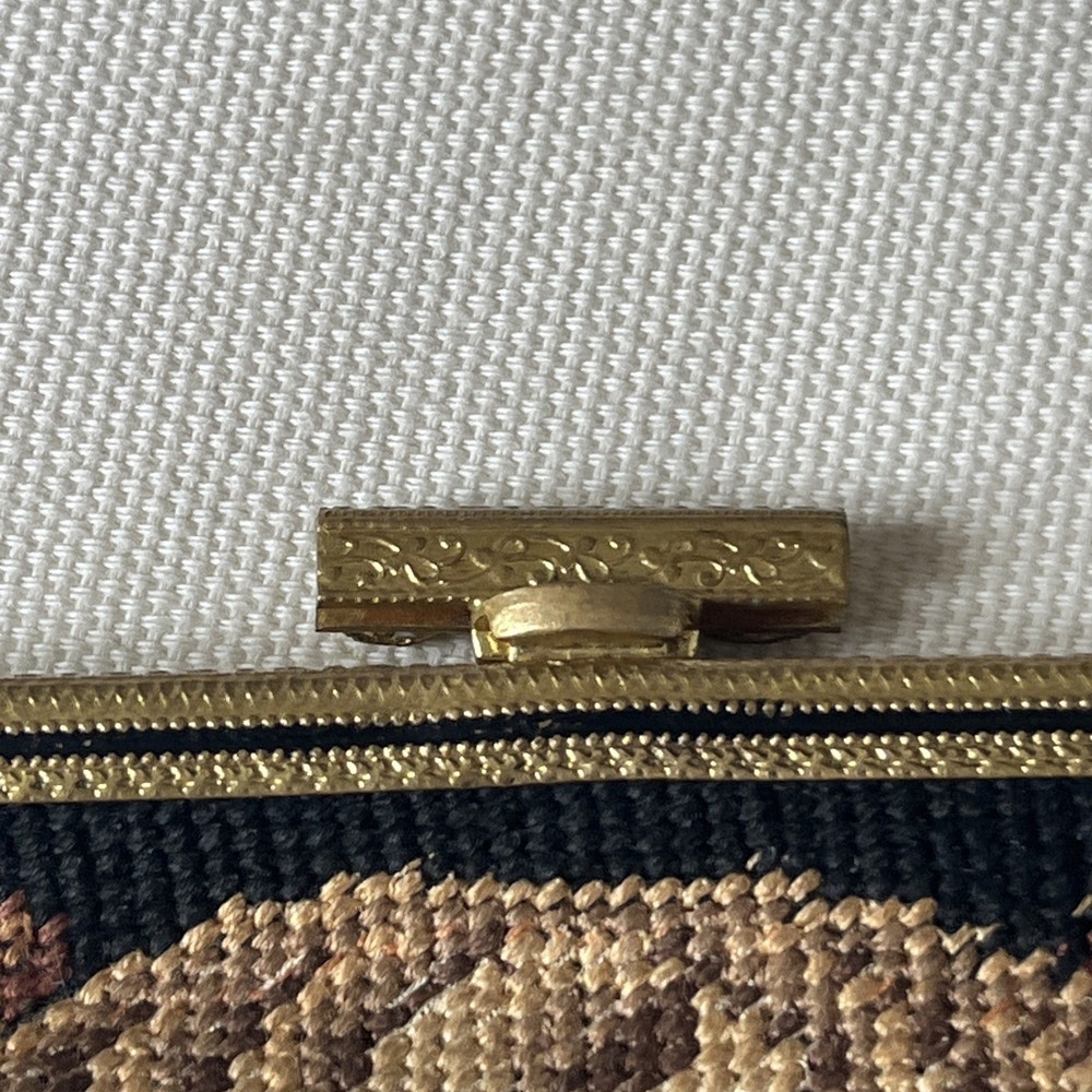 Vintage Needlepoint Evening Purse With Gold‎ Chain Floral Pattern - Picture 5 of 10